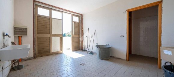 5 bedrooms House in Bibbiano, Italy No. 22885 32