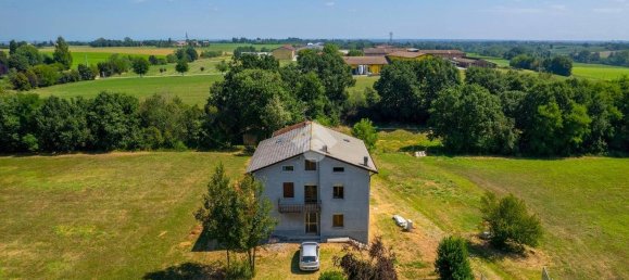 5 bedrooms House in Bibbiano, Italy No. 22885 7