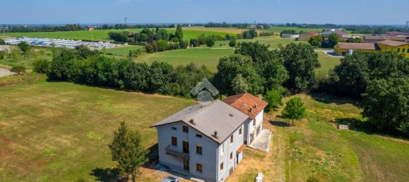 5 bedrooms House in Bibbiano, Italy No. 22885 2