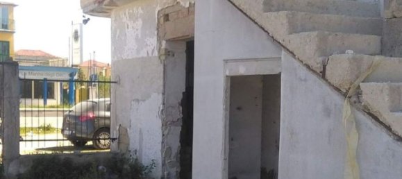 250m² Commercial property in Castel Volturno, Italy No. 254761 3