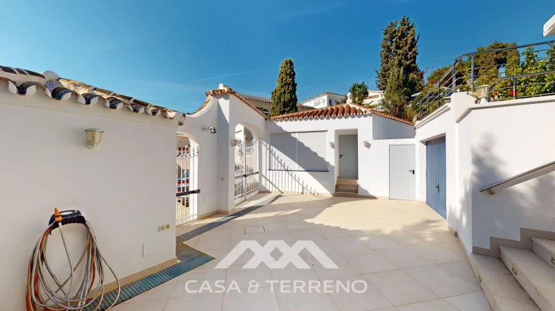 6 bedrooms Villa in Caleta de Velez, Spain No. 129018