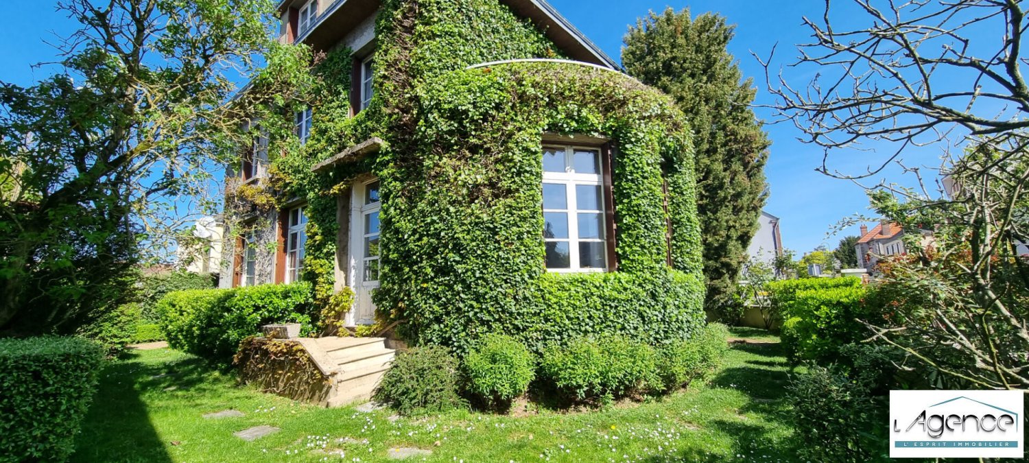 Casa de 6 dormitorios en Brou, France No. 100475