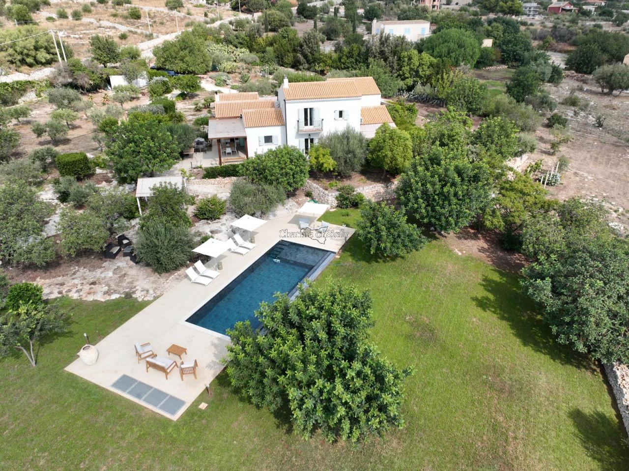 Villa de 5 habitaciónes en Modica, Italy No. 233887