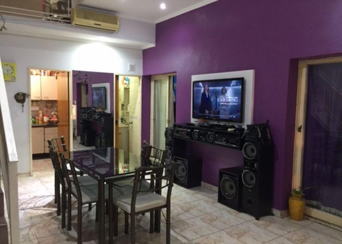 Casa de 2 dormitorios en Buenos Aires, Argentina No. 89520