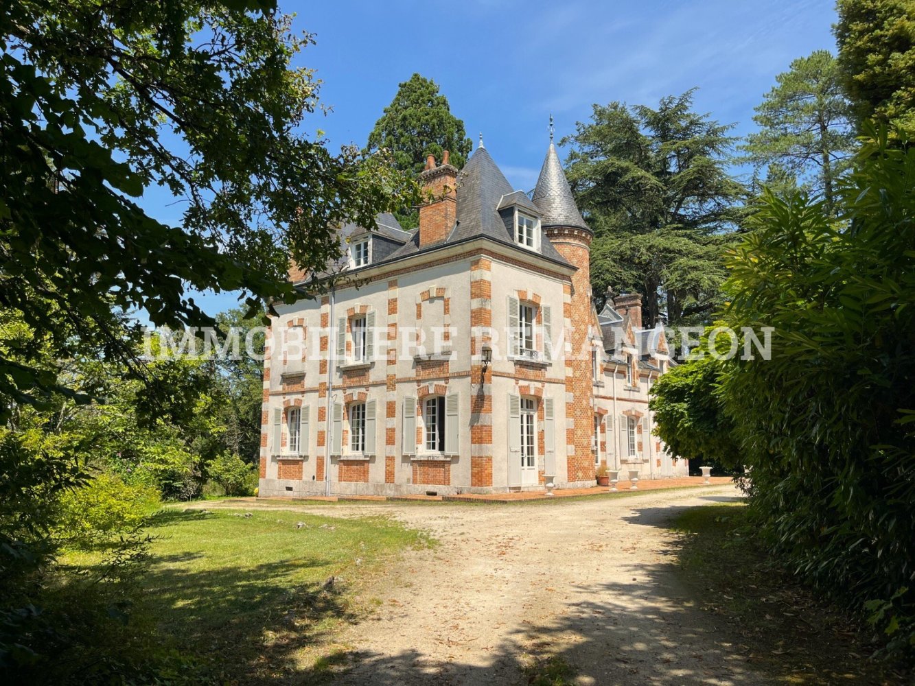 7 bedrooms House in Villeny, France No. 264931