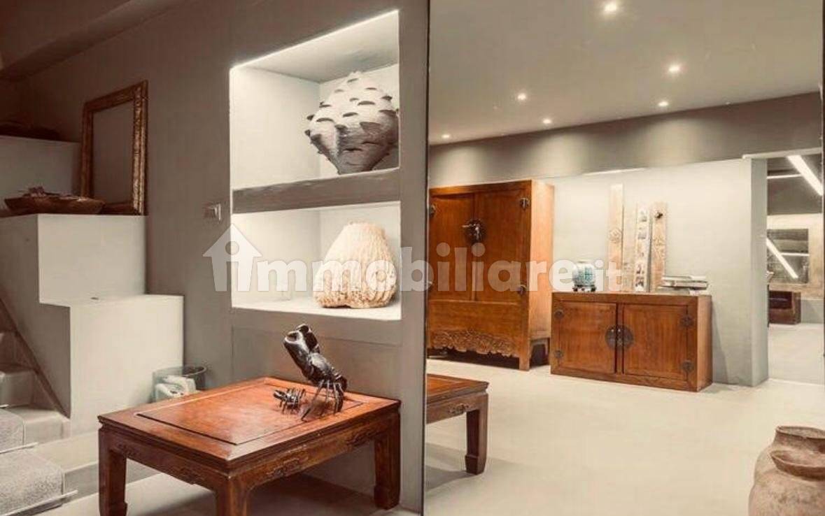 154m² Warehouse in Milan, Italy No. 337690