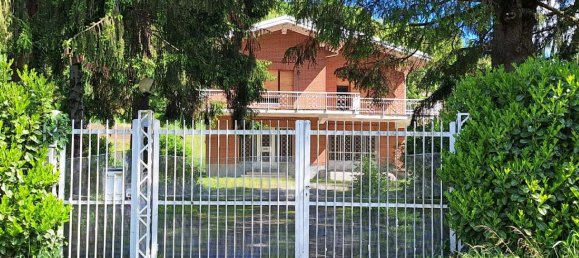 2 bedrooms House in Gassino Torinese, Italy No. 127014 3