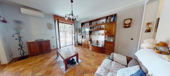 3-salle Appartement à Volpiano, Italy No. 274499 3