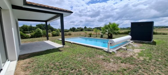 3 bedrooms House in Mees, France No. 278750 3