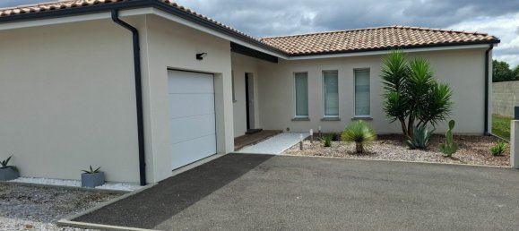 3 bedrooms House in Mees, France No. 278750 4