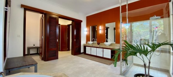 5 bedrooms Villa in Tamarin, Mauritius No. 252 10