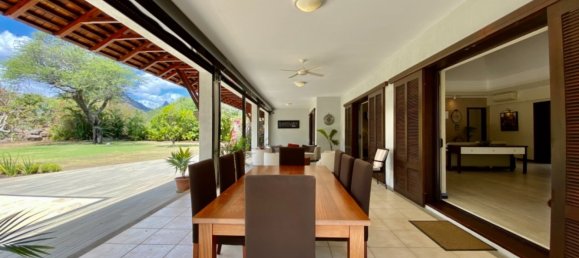 5 bedrooms Villa in Tamarin, Mauritius No. 252 3