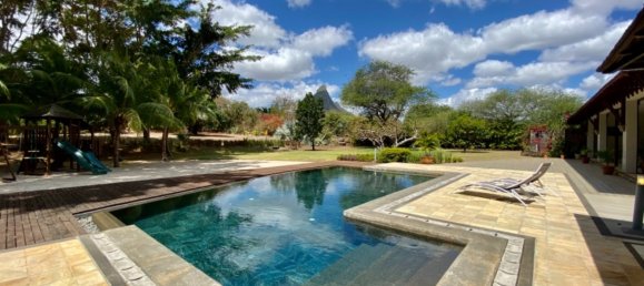 5 bedrooms Villa in Tamarin, Mauritius No. 252 2