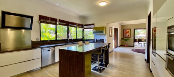 5 bedrooms Villa in Tamarin, Mauritius No. 252 6
