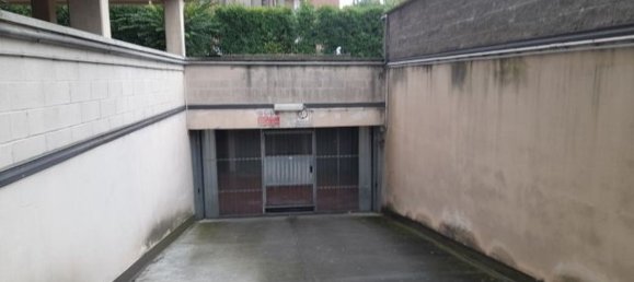  Garage in Reggio Emilia, Italy No. 322463 5