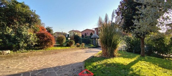 4 Schlafzimmer Villa in Villa d'Almè, Italy, Nr. 66934 35