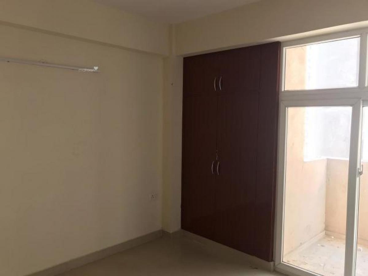 2 bedrooms House in Noida, India No. 67813