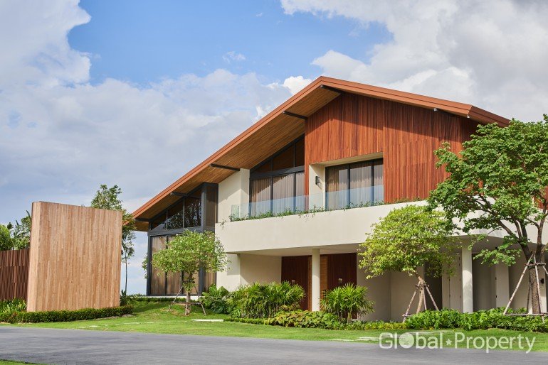 4 bedrooms House for sale in Pattaya, Chonburi, Eastern Thailand, Thailand № 82674