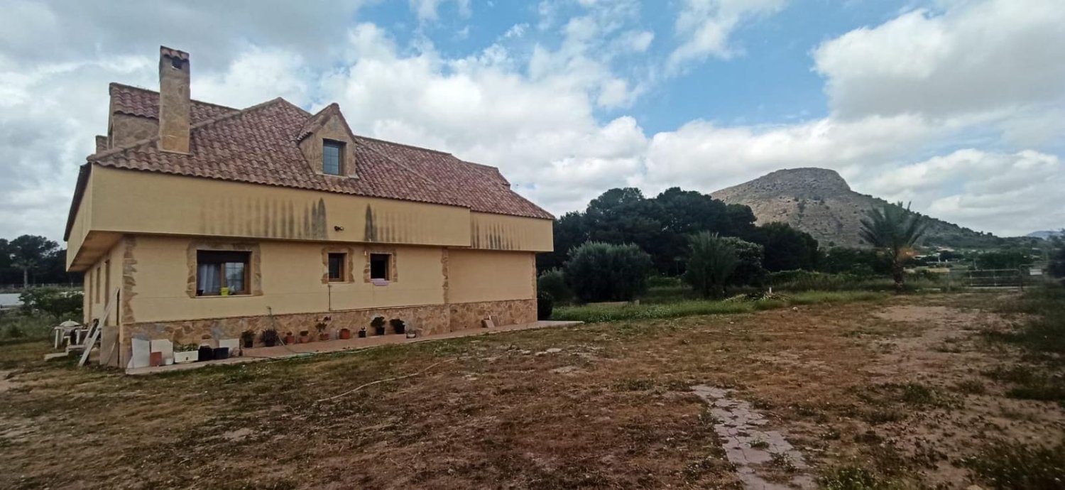 4 bedrooms House in Aspe, Spain No. 202747