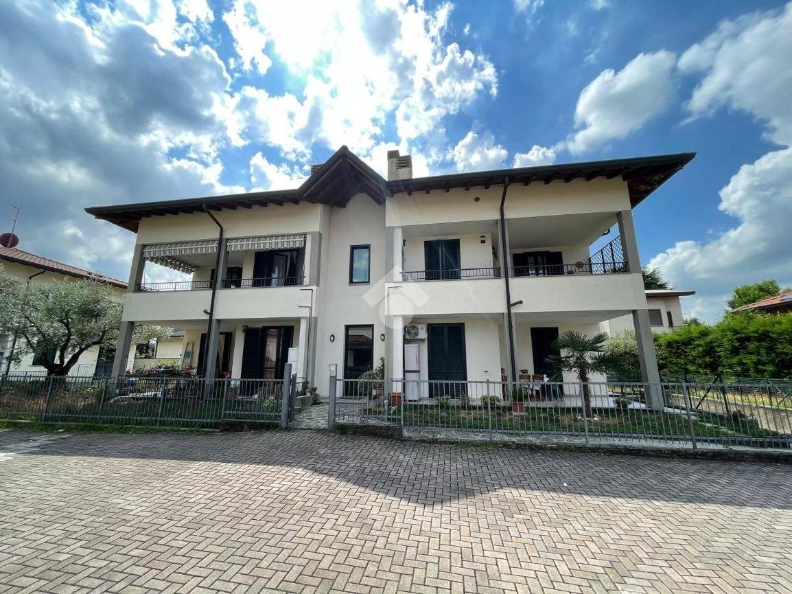 2 bedrooms Apartment in Dairago, Italy No. 327544