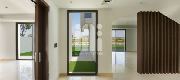 4 bedrooms Villa in Yas Island, UAE No. 5620 10