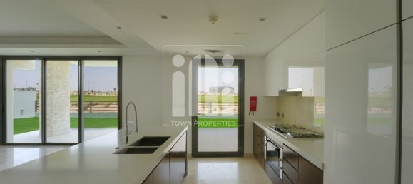 4 bedrooms Villa in Yas Island, UAE No. 5620 17