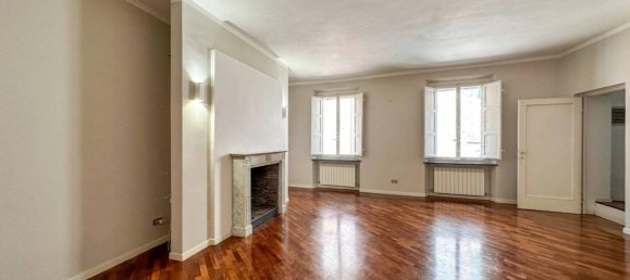 7 rooms Apartment in Lucca, Italy No. 173919 2