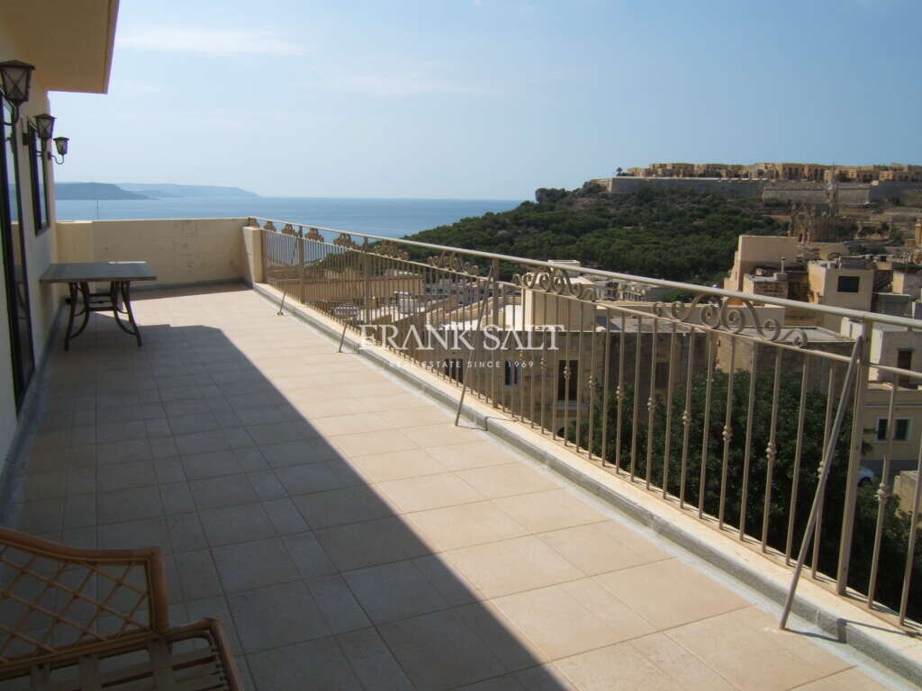 3 bedrooms Penthouse in Ghajnsielem, Malta No. 5491