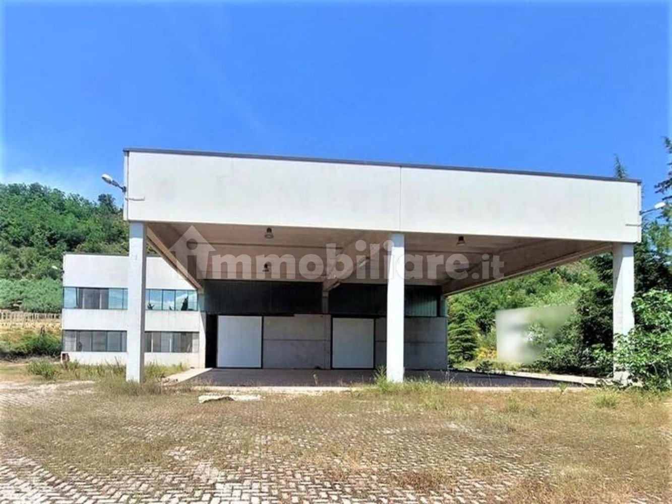 1724m² Warehouse in Giuliano Teatino, Italy No. 318859