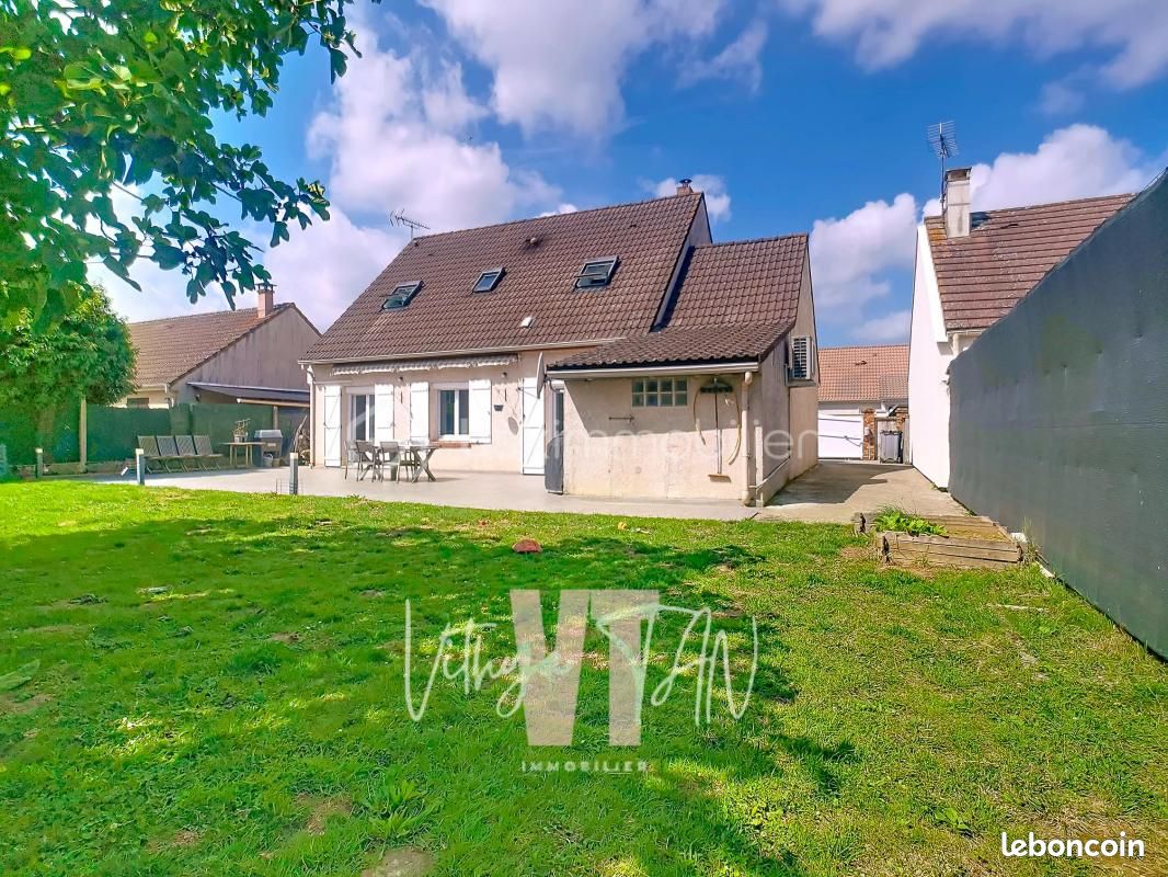4 bedrooms House in Les Chapelles-Bourbon, France No. 333416