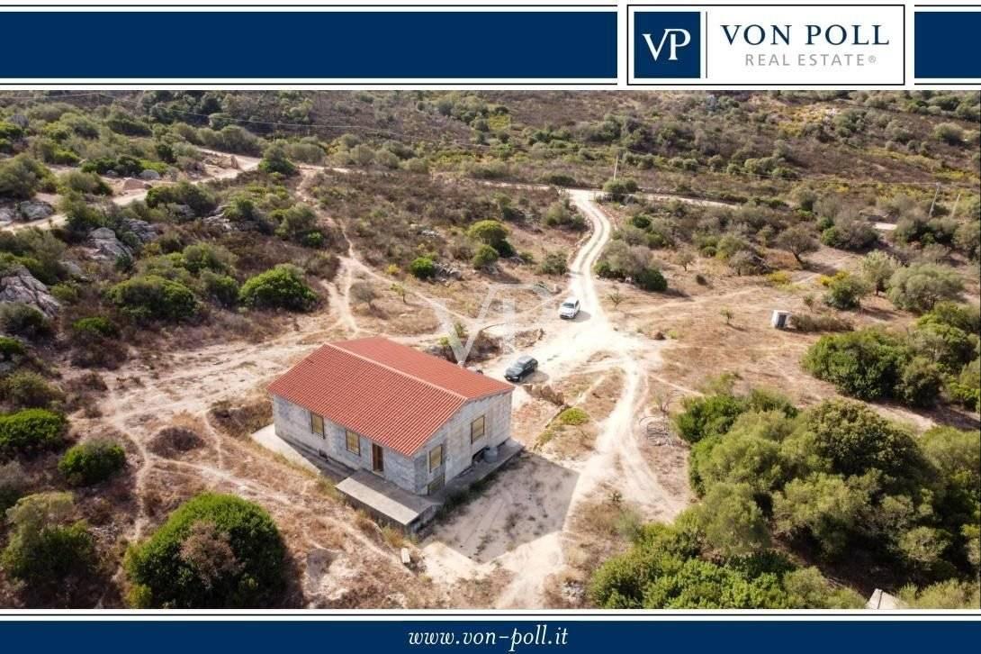 Casa de 5 habitaciónes en Olbia, Italy No. 23598