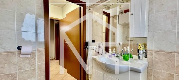 3 rooms Apartment in Rome, Italy No. 135221 19