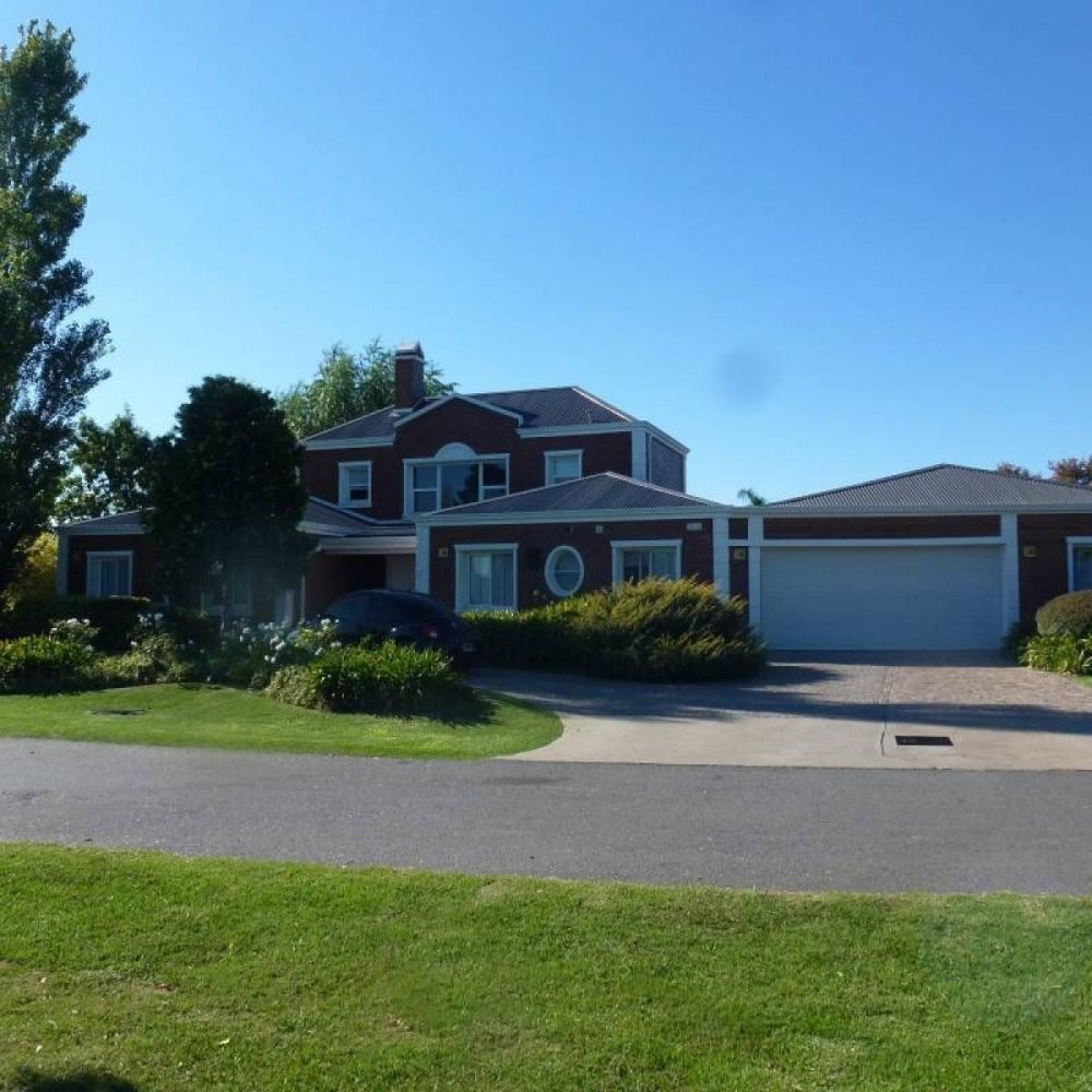 Casa de 6 dormitorios en Pilar, Argentina No. 18712