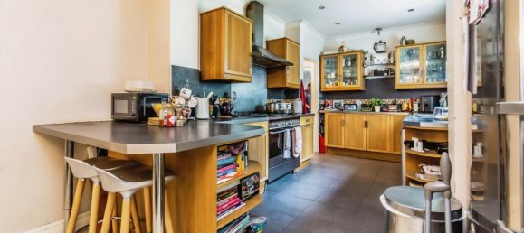 4 bedrooms House in Croydon, United Kingdom No. 8138 4