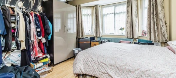 4 bedrooms House in Croydon, United Kingdom No. 8138 10