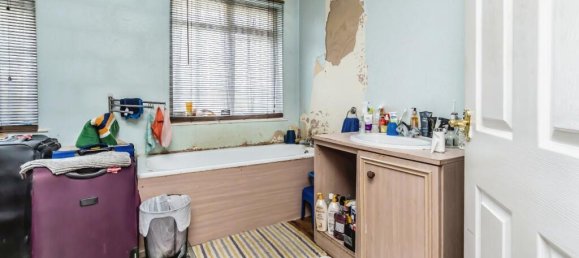 4 bedrooms House in Croydon, United Kingdom No. 8138 9