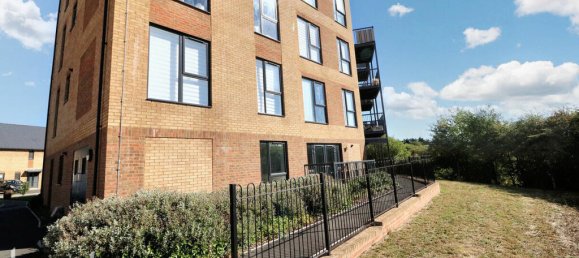 1 bedroom Apartment in Grays, United Kingdom No. 5019 3