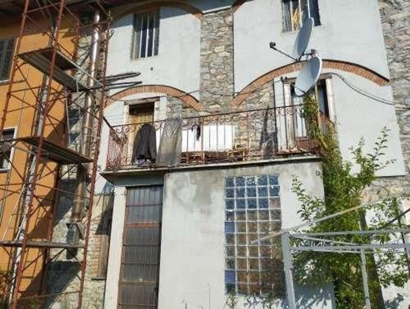 Studio in Cocquio-Trevisago, Italy No. 184524