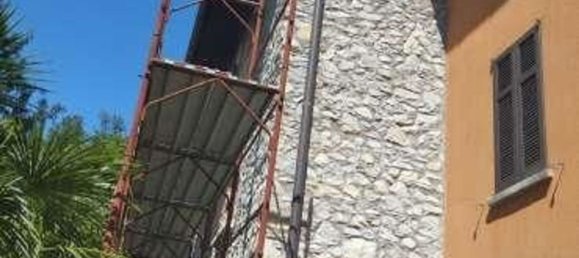 Studio in Cocquio-Trevisago, Italy No. 184524 40