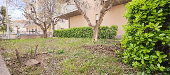 3 rooms Apartment in Rimini, Italy No. 39375 3