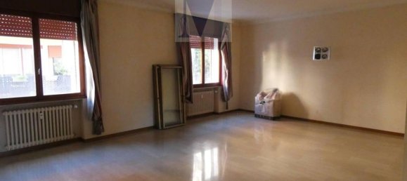 5 rooms Apartment in Padua, Italy No. 28263 2