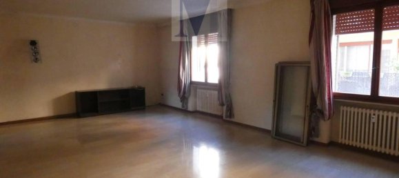 5 rooms Apartment in Padua, Italy No. 28263 3
