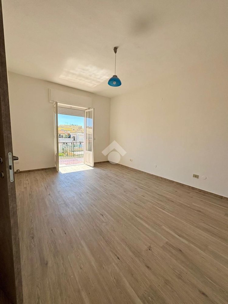 Квартира с 3 спальнями в Кальяри, Италия № 336502