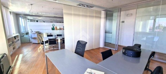 240m² Office in Treviso, Italy No. 194355 2