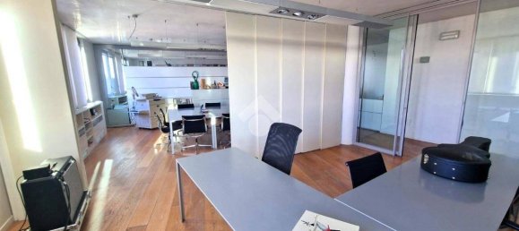 240m² Office in Treviso, Italy No. 194355 6