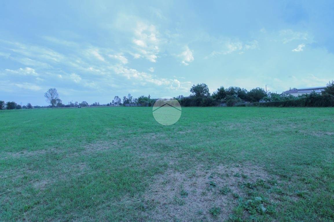 10000m² Land in Quintano, Italy No. 292795