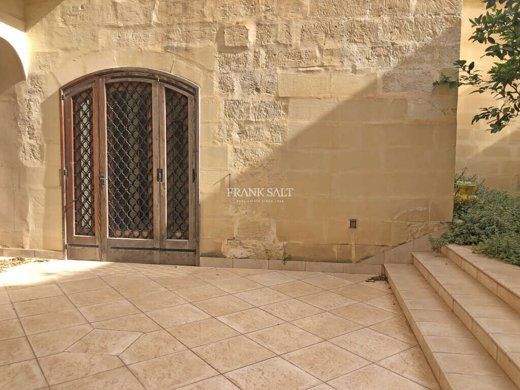 4 bedrooms Townhouse in Sliema, Malta No. 10331