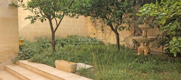 4 bedrooms Townhouse in Sliema, Malta No. 10331 2