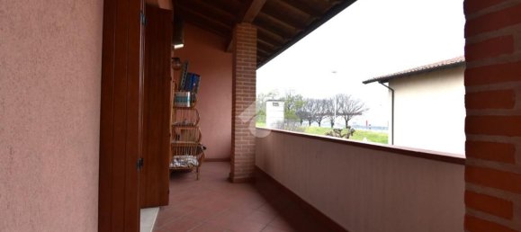 Квартира с 3 комнатами в Кастильоне делле Стивьере, Италия № 193797 3