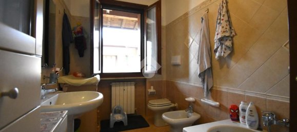 Квартира с 3 комнатами в Кастильоне делле Стивьере, Италия № 193797 14